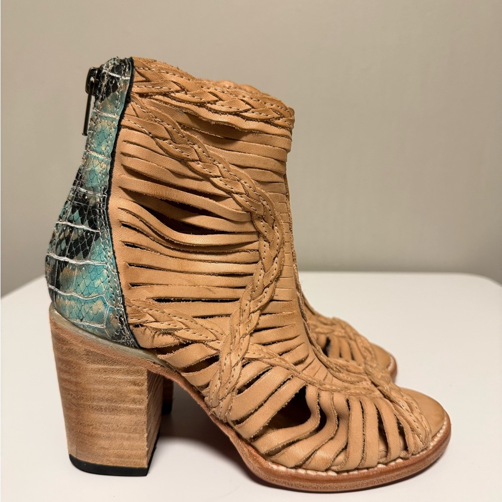 Freebird Bela Sandals - Picture 3 of 7